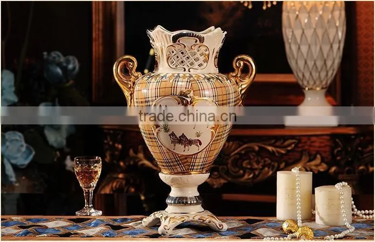 Hollow-out original design European porcelain home decor vase
