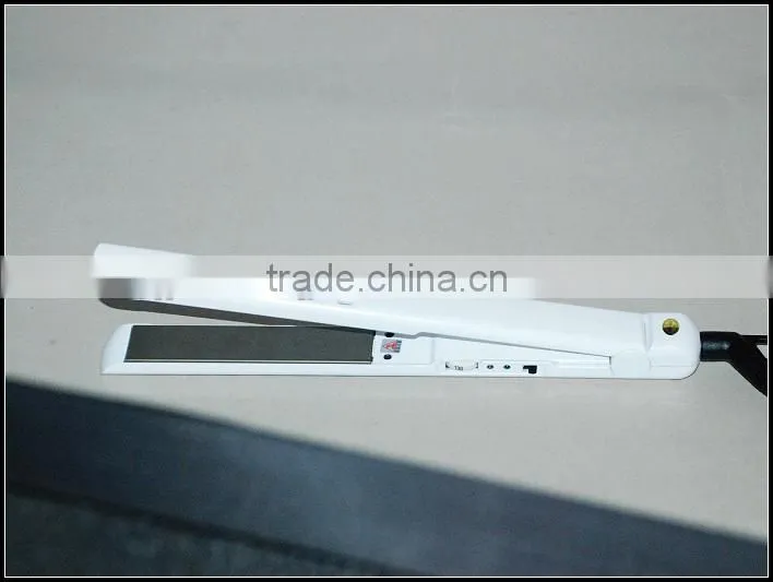 QY-1042 With best price titanium flat iron
