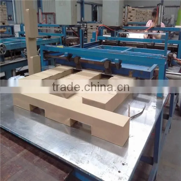Paper collar Euro pallets with packaging hole