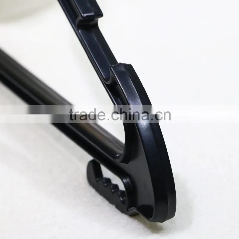 Bulk black plastic suit hanger for hotel