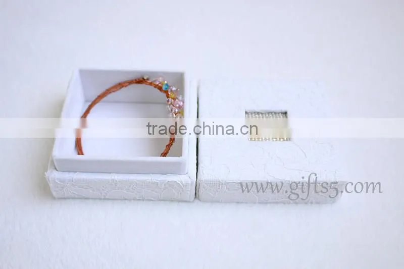 Latest design Lace fabric jewelry box bracelet box with beaded name plate of M
