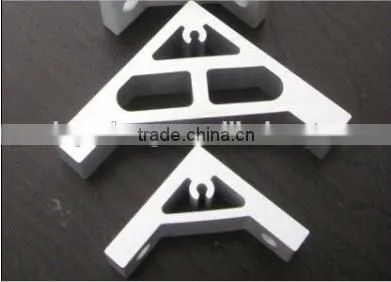 Aluminium profile corner joint