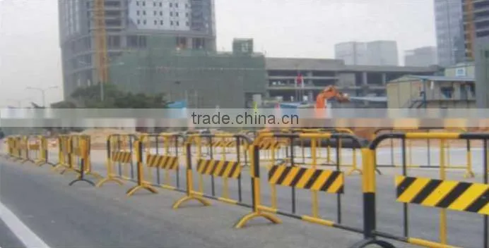 metal crowd control isolation fence