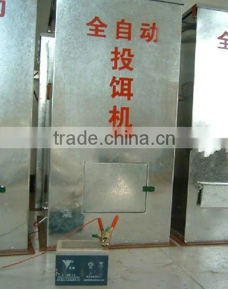 fish food into pond//0086-15838061756