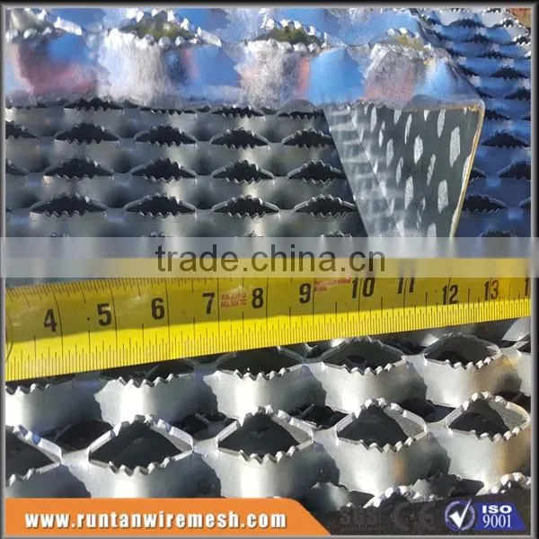 Hot dipped galvanized Diamond Safety perforated grip strut grating (Trade Assurance)