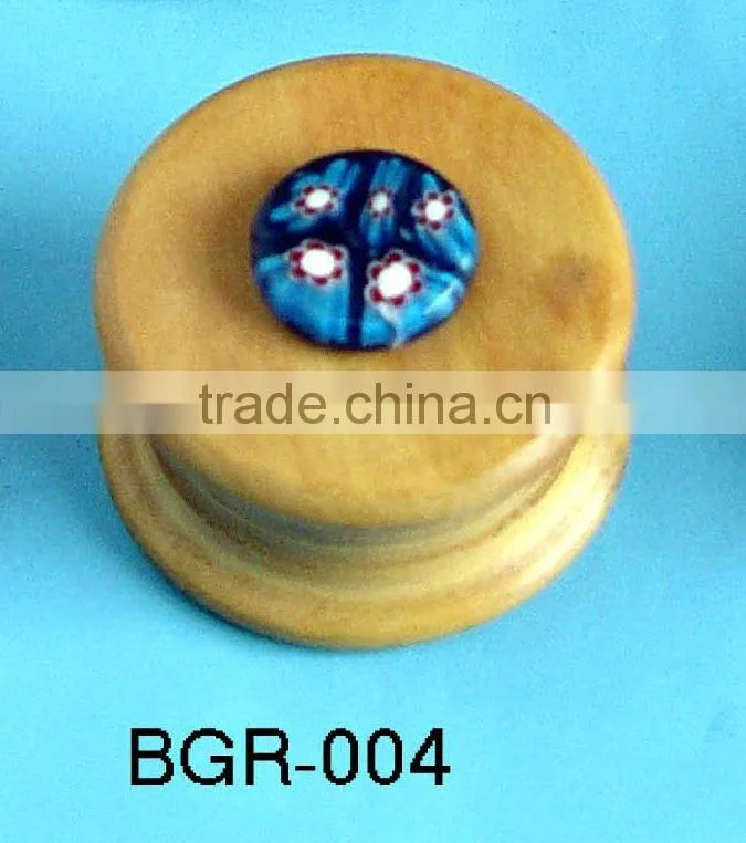 Carved Leaf Wooden Grinder