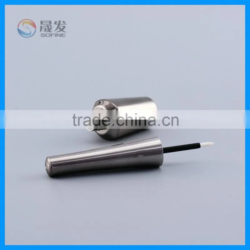 Empty plastic liquid eyeliner pen