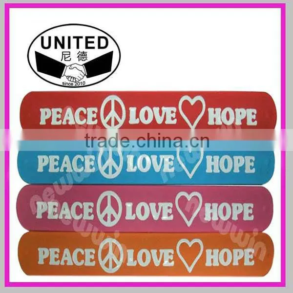 2015 Eco-friendly custom reflective slap bracelets, pvc slap bangles