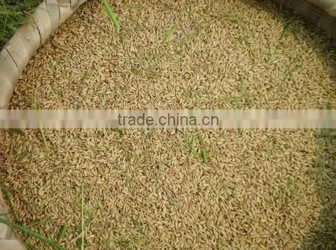 Crawler type small grain harvester