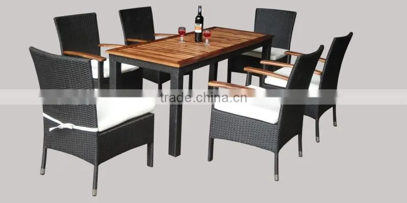 Modern Design Black Rattan Dining Table With Umbrella