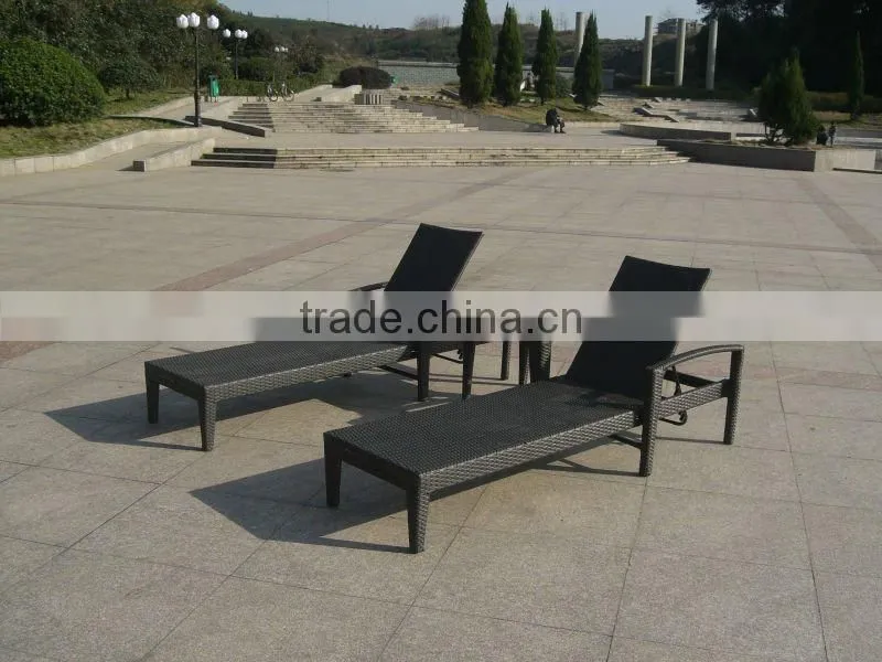 Adjustable outdoor rattan daybed lounger