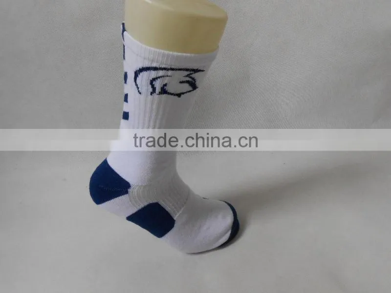 compression sport socks with polyester and cotton
