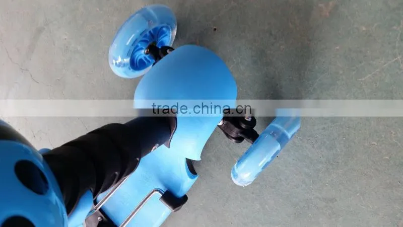 Hot Sell Foot Scooter-Maxi Micro Scooter with Seat and Push Bar