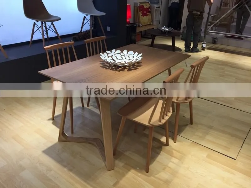 round Solid wood table