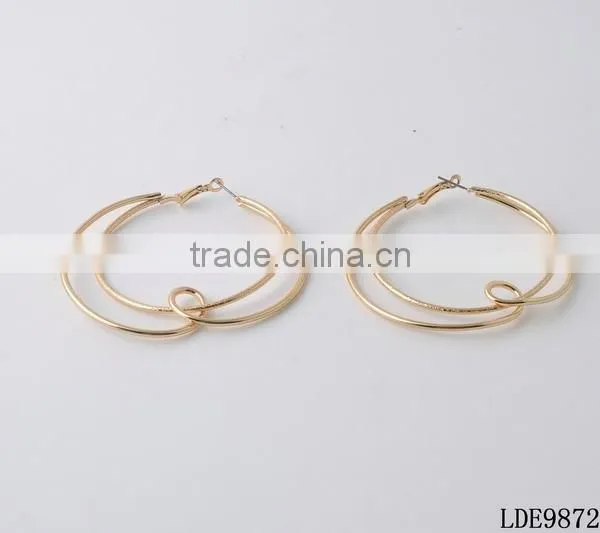Oval gold hoop earrings