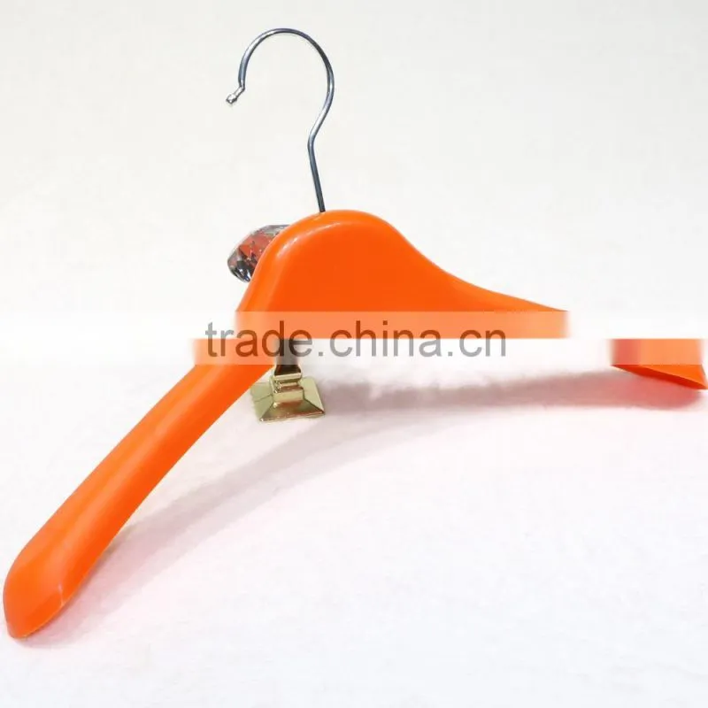 Fashion style orange plastic clothes hanger wholesale