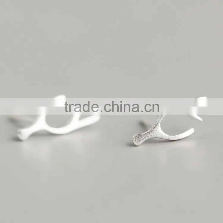 Fashion popular deer design daily wear 925 silver sud earrings