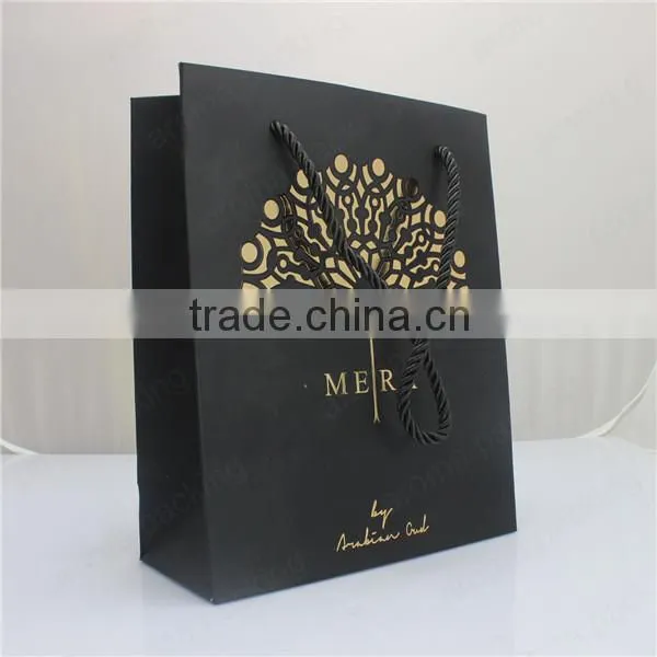 Wholesale Eco-friendly luxury black paper handbag of new design for gift