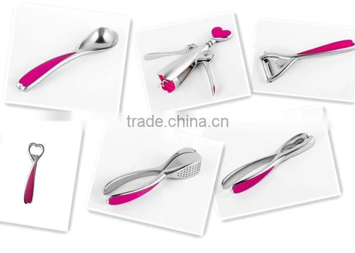newly design heart shape zinc alloy kitchen tools corkscrew