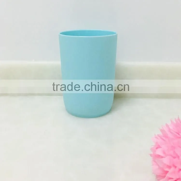 Solid colour plastic cup for tooth brushing