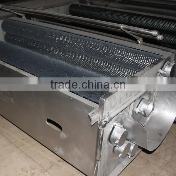 Newest professional hot sale brush roller type commercial potato washing and peeling machine