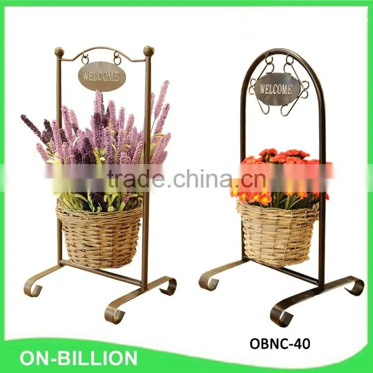 Cheap vintage wholesale wicker white flower basket with plastic liner