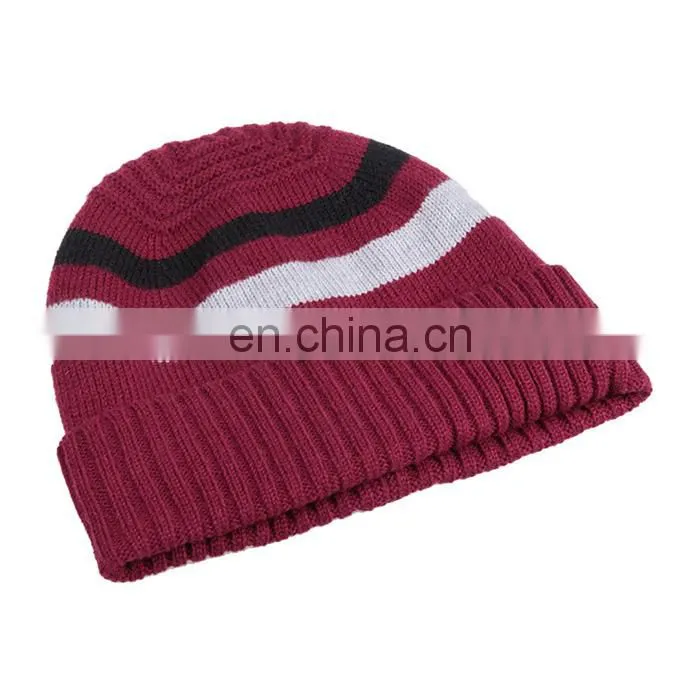 Qianzun white knitted hat gloves and scarf set