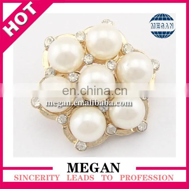Popular Chinese knot wedding rhinestone pearl buttons in flower shape