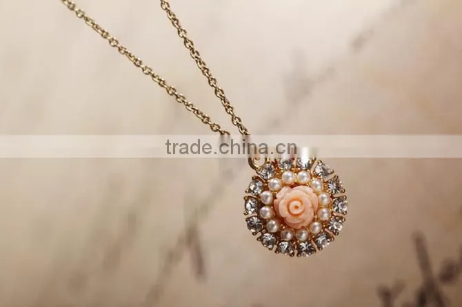 Sexy Women Jewelry High Quality Diamond Necklace With Flower Pendant Single Necklace