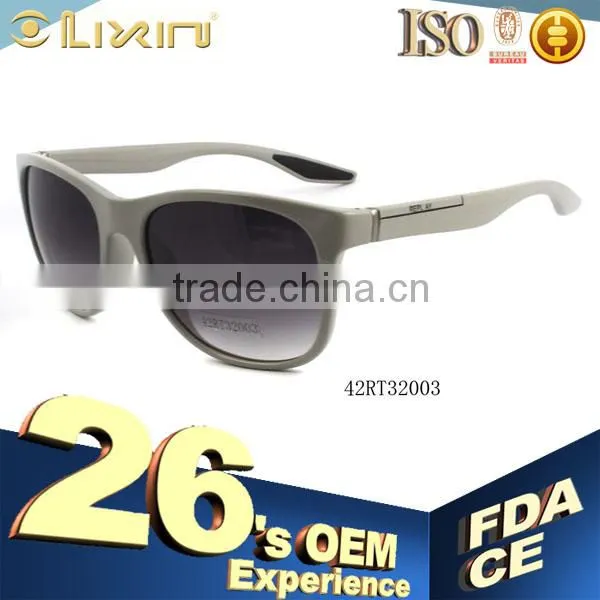 Fashion Aviator Sunglasses Model.