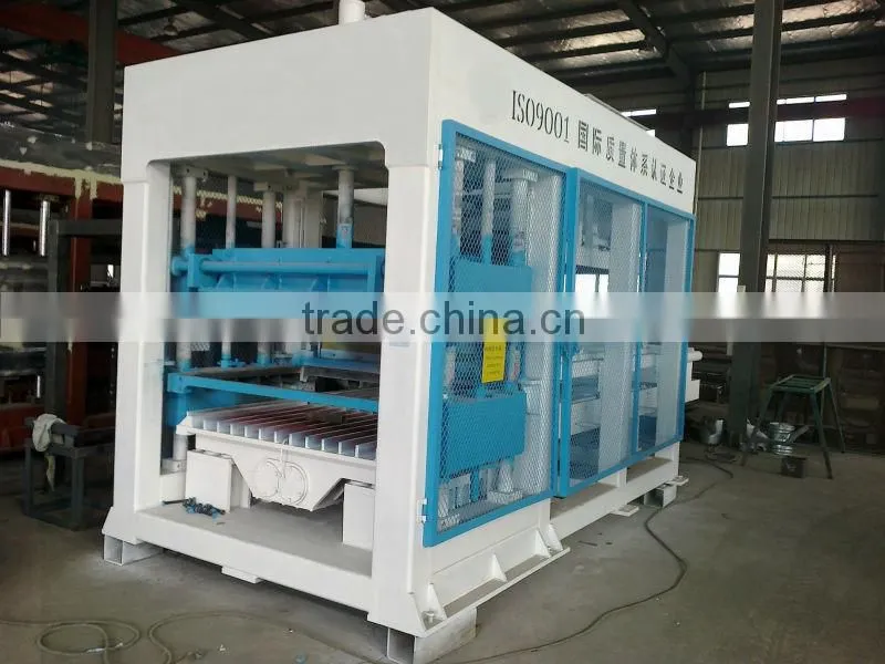 Specialized manufacturing hollow mobile brick making machine