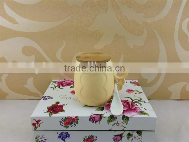 Promotional ceramic coffee mug solid color embossed butterfly design with wood lid and spoon