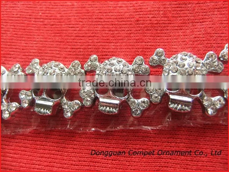 Compet wholesale 10mm rhinestone slide charm skulls