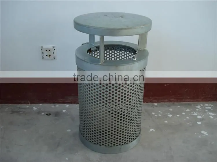 Simple outdoor garbage can
