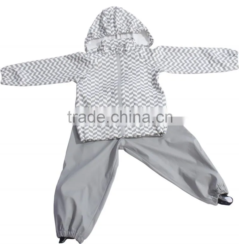 2015 new fashion design baby pu rainwear