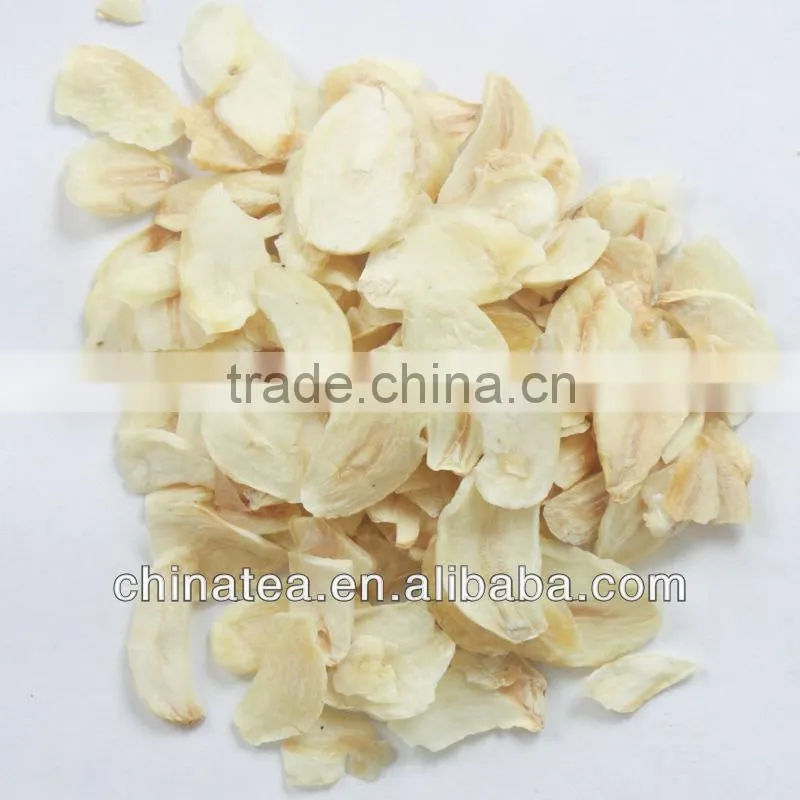 Dried chopped garlic