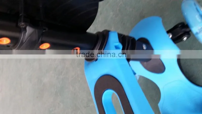 Hot Sell Foot Scooter-Maxi Micro Scooter with Seat and Push Bar