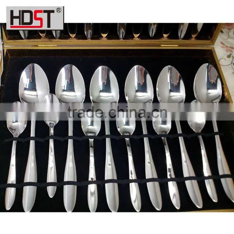Cheap wholesale golden delicate boxes 24pcs standard quality cutlery set