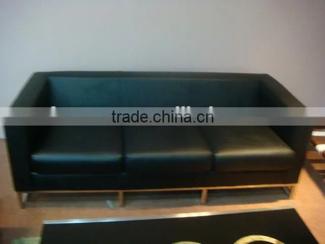 Replica comfortable French Funiture Design Italian Genuine leather Le Corbusier LC2 three seater sofa for office