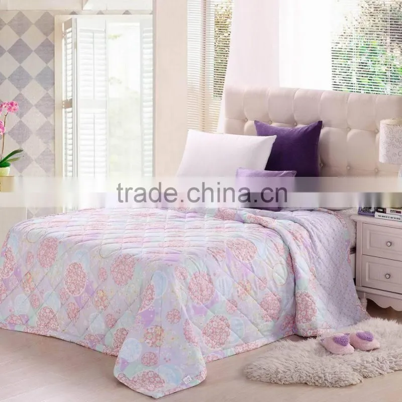 2015 High quality factory price The latest super soft cheap the 100% silk floss thin bed quilt wholesale
