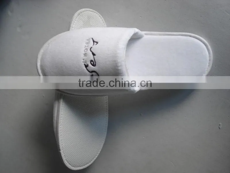 2016 Soft feeling wholesale white velour embroidery cheap hotel slipper