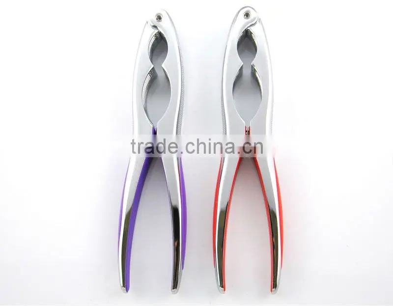wholesale smart kitchen tool/practical walnut clamp for household&giftware