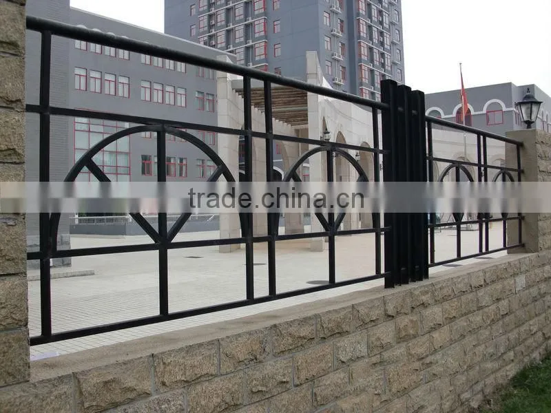 2015 Top-selling hand forged iron fence