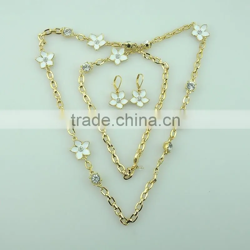 China Manufacturer Supply gold plated handmade white epoxy alloy flowers and crystal stones earring and necklace Jewelry Sets