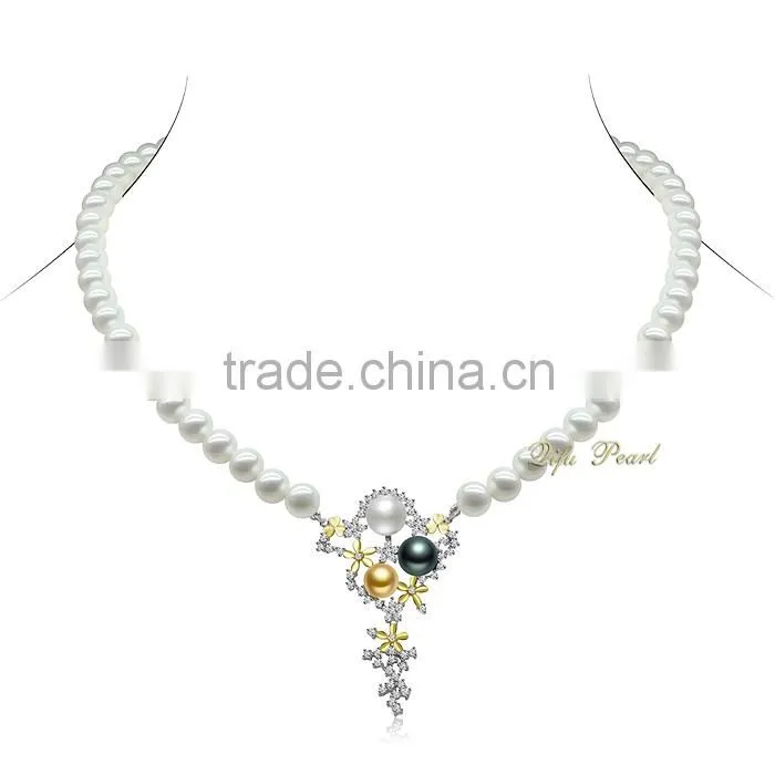 2015 Latest Wholesale Luxury Flower Akoya Pearl Necklace Design in 18K White and Yellow Gold