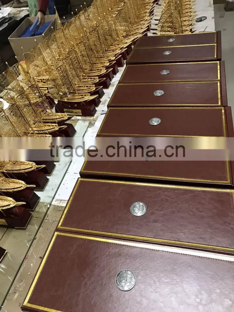 2017 NEW Style High Quality Beautiful Real Gold plated Dhow with Souviner Gift