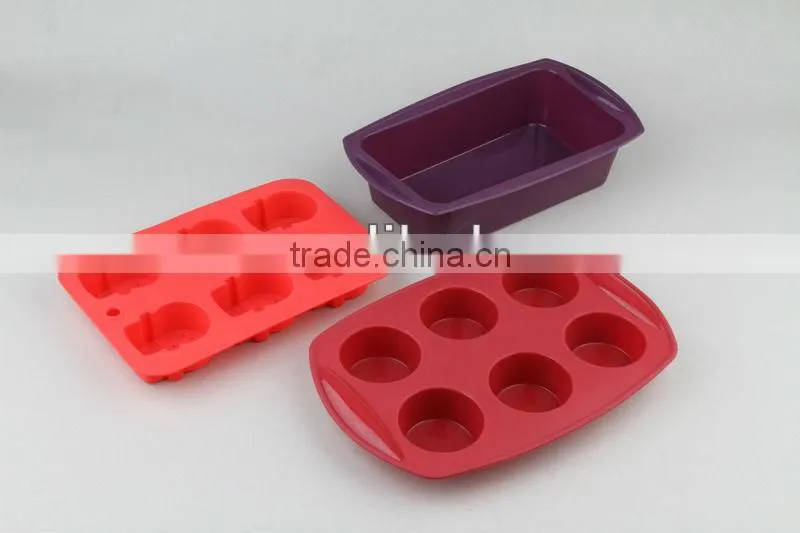 Custom moulded silicone baking trays