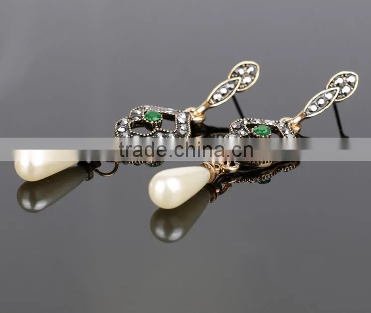 Europe and the United States Style Hollow Out Diamond Flowers Necklace Set
