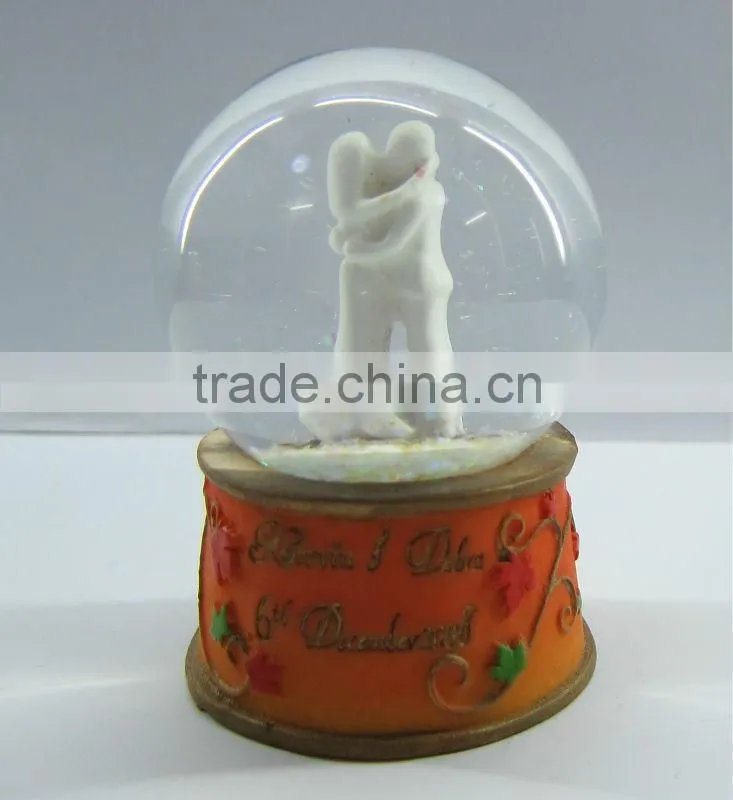 Lovers wedding souvenir gift snow globe