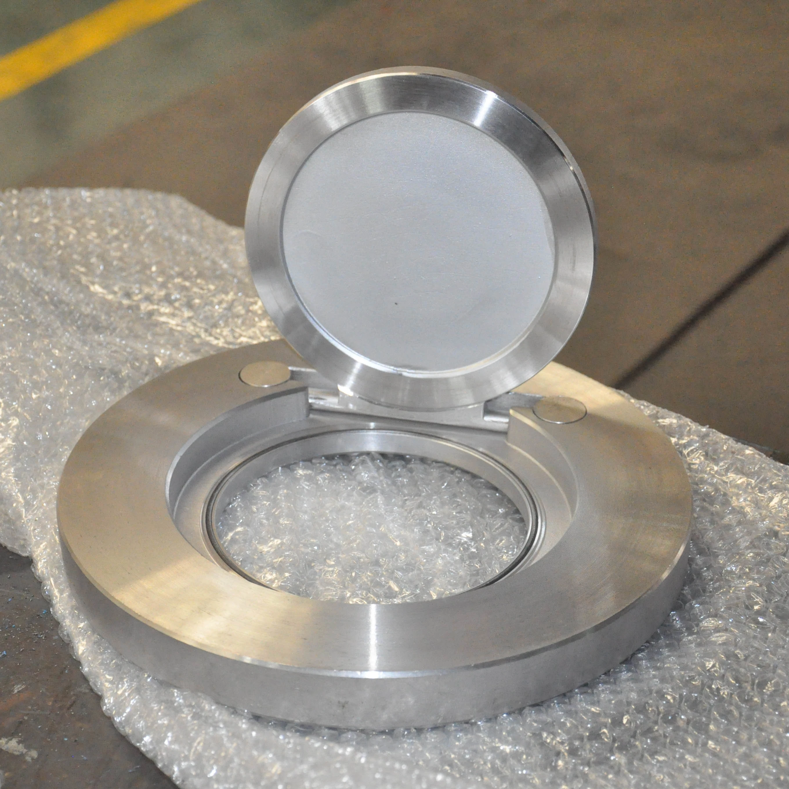 What is a single disc check valve?